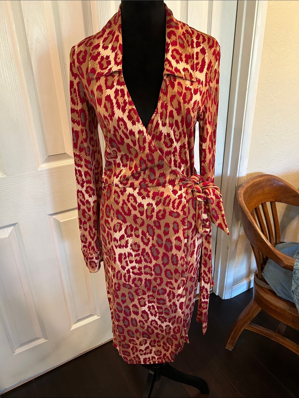 Vintage Diane Von Furstenberg silk wrap  dress size 8